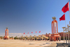 Layoune / El Aaiun, Saguia el-Hamra Western Sahara: Place du Mechouar - flags and towers as markers and 'sails' for some shade - photo by M.Torres